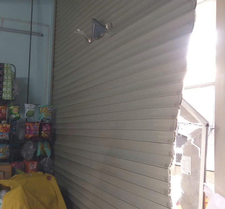 C&acirc;y xanh, biển quảng c&aacute;o ng&atilde; đổ sau mưa lớn ở Đồng Nai- Ảnh 3.