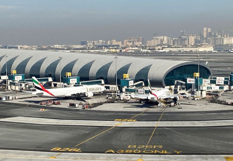 Sau vụ nổ hàng loạt ở Lebanon, hãng Emirates cấm mang máy nhắn tin, bộ đàm lên máy bay- Ảnh 1. Sau vụ nổ hàng loạt ở Lebanon, hãng Emirates cấm mang máy nhắn tin, bộ đàm lên máy bay- Ảnh 1.