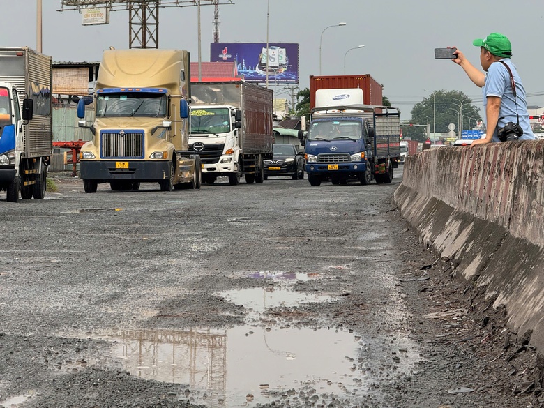 Đồng Nai: Ph&acirc;n luồng giao th&ocirc;ng để sửa chữa QL51 đoạn trước Sơn Ti&ecirc;n- Ảnh 1.