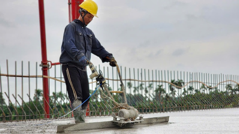 Đổ mẻ b&ecirc; t&ocirc;ng cuối c&ugrave;ng tr&ecirc;n cầu s&ocirc;ng Vệ, cao tốc Quảng Ng&atilde;i - Ho&agrave;i Nhơn- Ảnh 6.
