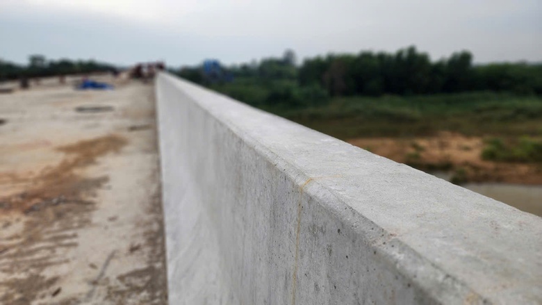 Đổ mẻ b&ecirc; t&ocirc;ng cuối c&ugrave;ng tr&ecirc;n cầu s&ocirc;ng Vệ, cao tốc Quảng Ng&atilde;i - Ho&agrave;i Nhơn- Ảnh 12.