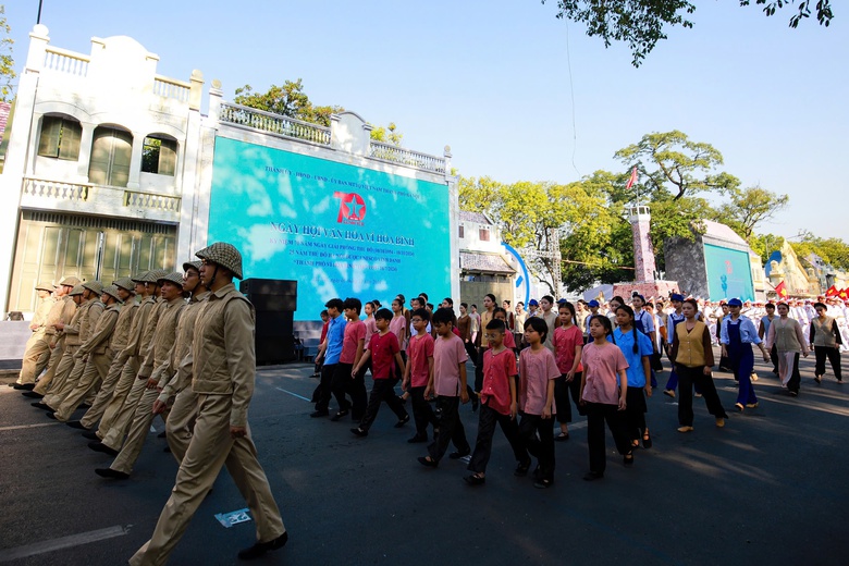 H&ugrave;ng tr&aacute;ng Ng&agrave;y hội Văn h&oacute;a v&igrave; h&ograve;a b&igrave;nh ch&agrave;o mừng kỷ niệm 70 năm Ng&agrave;y Giải ph&oacute;ng Thủ đ&ocirc;- Ảnh 1.