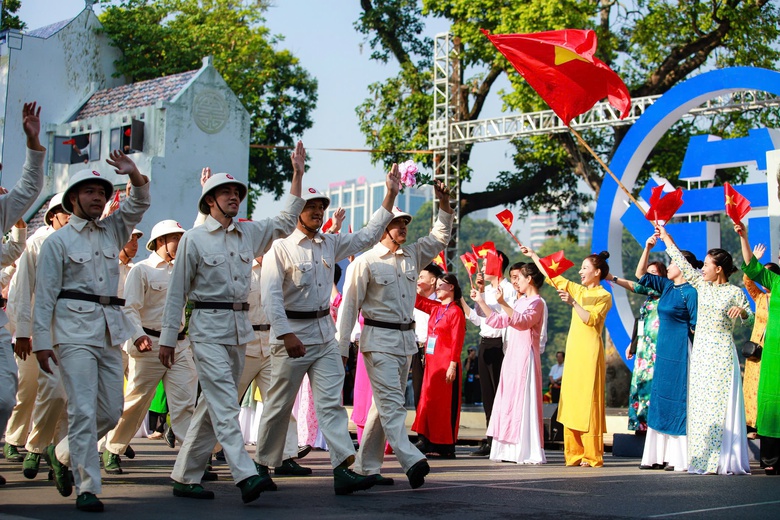H&ugrave;ng tr&aacute;ng Ng&agrave;y hội Văn h&oacute;a v&igrave; h&ograve;a b&igrave;nh ch&agrave;o mừng kỷ niệm 70 năm Ng&agrave;y Giải ph&oacute;ng Thủ đ&ocirc;- Ảnh 10.