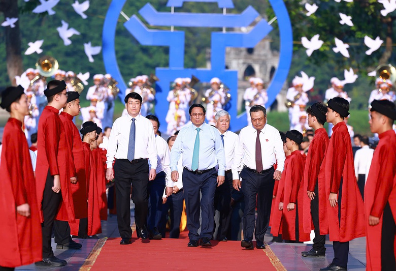 H&ugrave;ng tr&aacute;ng Ng&agrave;y hội Văn h&oacute;a v&igrave; h&ograve;a b&igrave;nh ch&agrave;o mừng kỷ niệm 70 năm Ng&agrave;y Giải ph&oacute;ng Thủ đ&ocirc;- Ảnh 2.