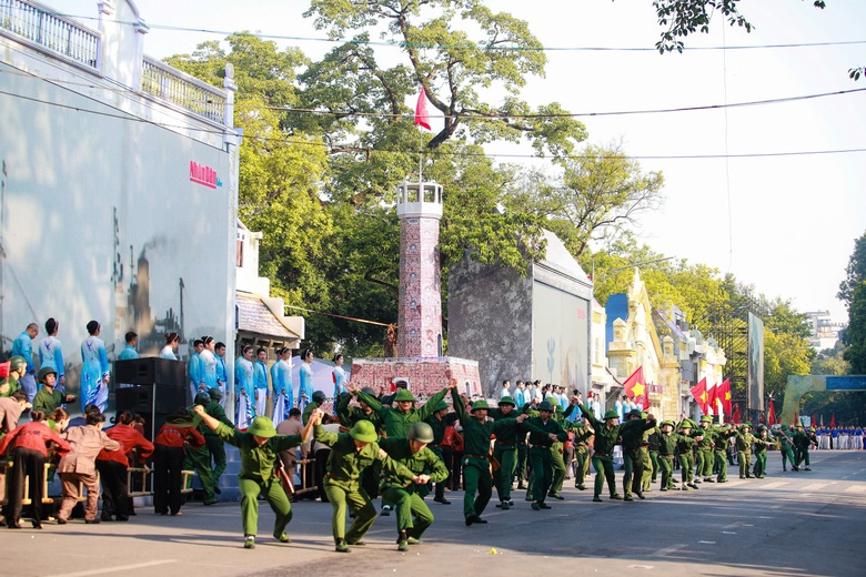 H&ugrave;ng tr&aacute;ng Ng&agrave;y hội Văn h&oacute;a v&igrave; h&ograve;a b&igrave;nh ch&agrave;o mừng kỷ niệm 70 năm Ng&agrave;y Giải ph&oacute;ng Thủ đ&ocirc;- Ảnh 8.