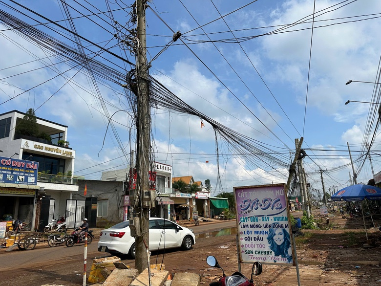 Bà Rịa - Vũng Tàu: Thót tim khi đi trên tỉnh lộ 328- Ảnh 4. Bà Rịa - Vũng Tàu: Thót tim khi đi trên tỉnh lộ 328- Ảnh 4.