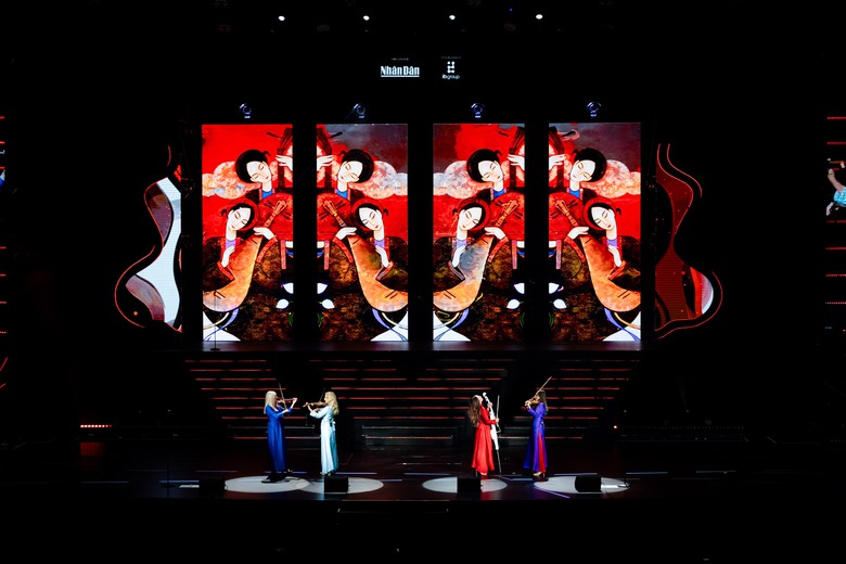 Tứ tấu Bond huyền thoại mặc &aacute;o d&agrave;i Việt Nam biểu diễn ở H&agrave; Nội- Ảnh 12.