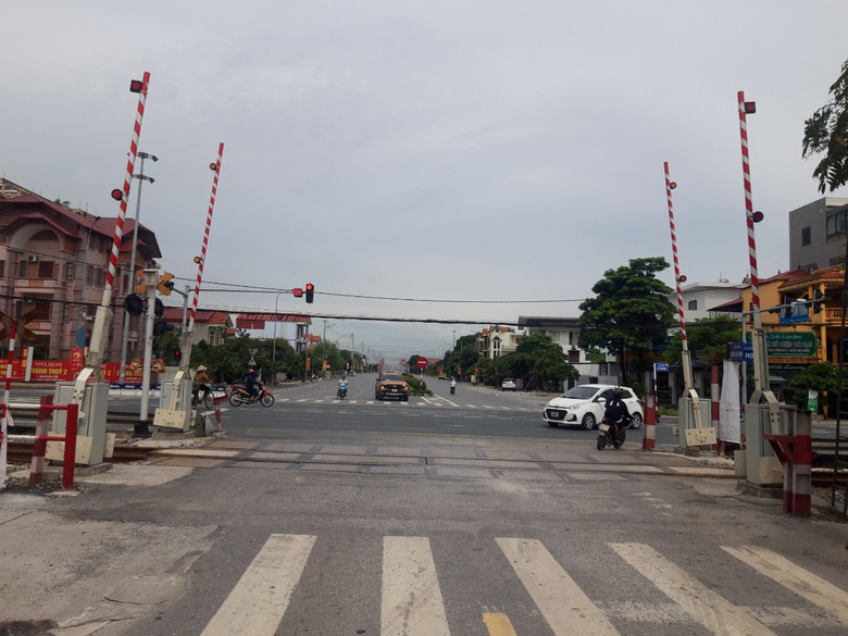 Thiếu vốn, nhiều c&ocirc;ng tr&igrave;nh an to&agrave;n đường sắt chưa thể triển khai- Ảnh 2.