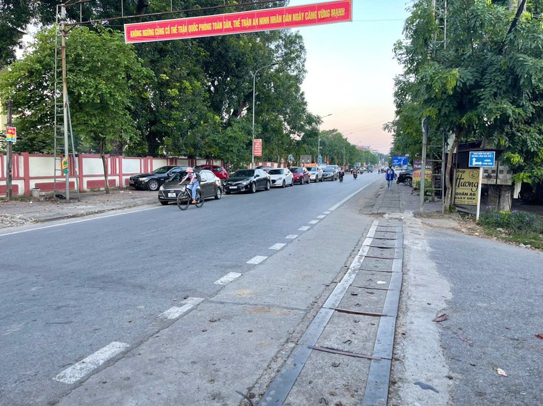 Người d&acirc;n vui mừng khi cầu phao Phong Ch&acirc;u được nối lại- Ảnh 8.