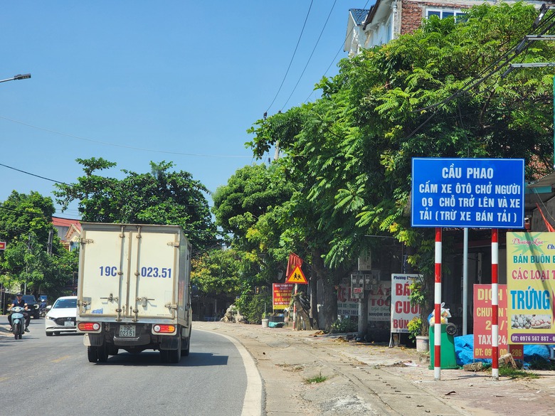 Người d&acirc;n vui mừng khi cầu phao Phong Ch&acirc;u được nối lại- Ảnh 3.