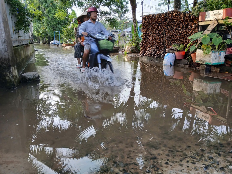 Cần Thơ đ&oacute;ng cống ngăn nước, nhiều tuyến đường ngập s&acirc;u- Ảnh 3.