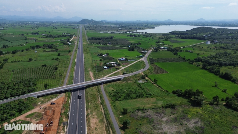 Ho&agrave;n th&agrave;nh đường gom d&acirc;n sinh cao tốc Vĩnh Hảo - Phan Thiết trong năm nay- Ảnh 3.
