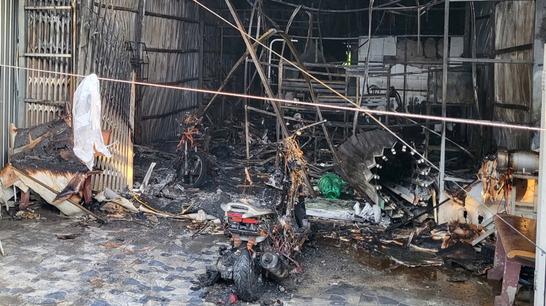 C&agrave; Mau: Ch&aacute;y lớn ảnh hưởng 5 nh&agrave; d&acirc;n, thiệt hại hơn 2 tỷ đồng- Ảnh 2.