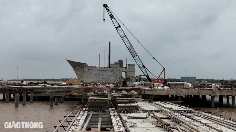 Nhiều chương tr&igrave;nh nổi bật tại lễ kỷ niệm 70 năm sự kiện tập kết ra Bắc tại C&agrave; Mau- Ảnh 1.