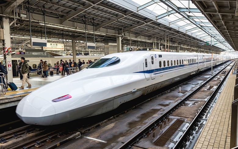 L&agrave;m đường sắt tốc độ cao: C&uacute; h&iacute;ch ph&aacute;t triển kinh tế