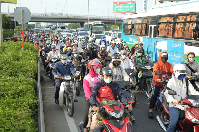 Lợi g&igrave; khi l&agrave;m 5 tuyến đường tr&ecirc;n cao ở TP.HCM?- Ảnh 1.