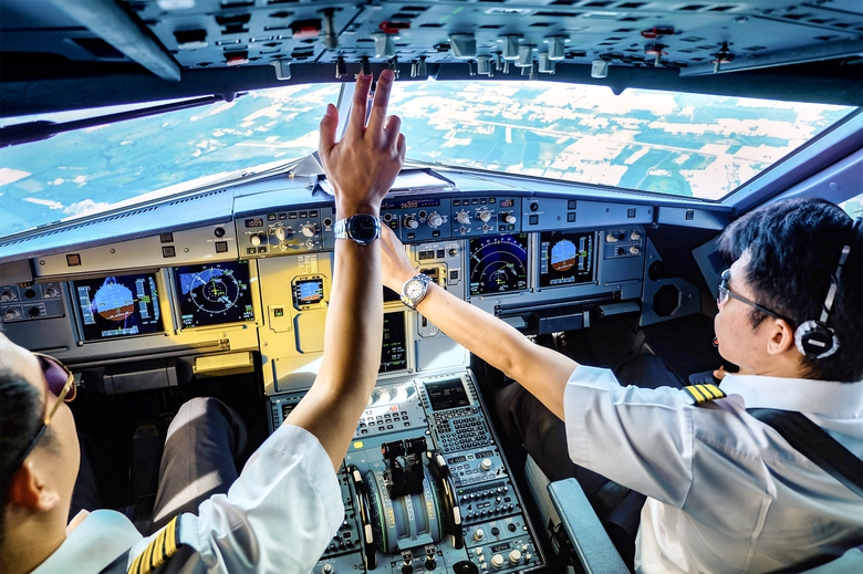 Th&aacute;i Lan lo mất an to&agrave;n v&igrave; phi c&ocirc;ng trả tiền để được bay- Ảnh 1.