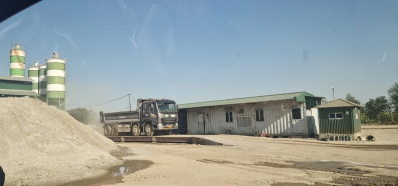 Phục vụ xong dự &aacute;n x&acirc;y cầu, trạm trộn b&ecirc; t&ocirc;ng hoạt động tr&aacute;i ph&eacute;p- Ảnh 3.