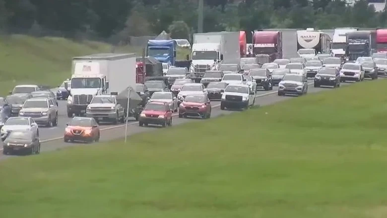 Người Mỹ đổ xô sơ tán trước siêu bão Milton, Thị trưởng cảnh báo "nếu ở lại, bạn sẽ chết"- Ảnh 7. Người Mỹ đổ xô sơ tán trước siêu bão Milton, Thị trưởng cảnh báo "nếu ở lại, bạn sẽ chết"- Ảnh 7.