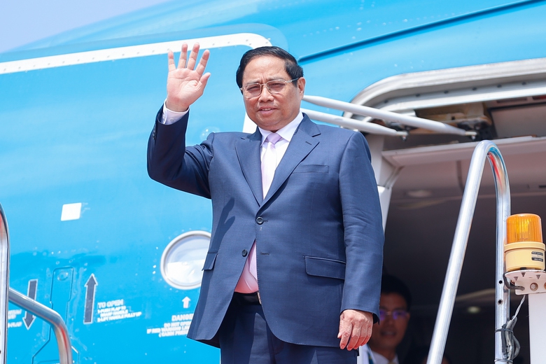 Thủ tướng tới Vientiane, bắt đầu chuyến c&ocirc;ng t&aacute;c tham dự Hội nghị Cấp cao ASEAN- Ảnh 1.