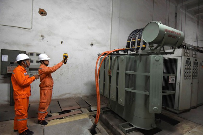 EVNHANOI đảm bảo cấp điện an to&agrave;n phục vụ kỷ niệm 70 năm Ng&agrave;y Giải ph&oacute;ng Thủ đ&ocirc;- Ảnh 1.