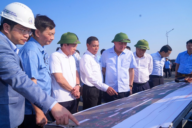 Ph&oacute; thủ tướng: Hải Ph&ograve;ng cần "c&uacute; h&iacute;ch" để bứt ph&aacute;- Ảnh 3.