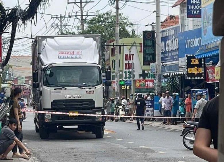 TP.HCM: Xe tải va chạm xe đạp, người phụ nữ lớn tuổi tử vong thương t&acirc;m- Ảnh 1.