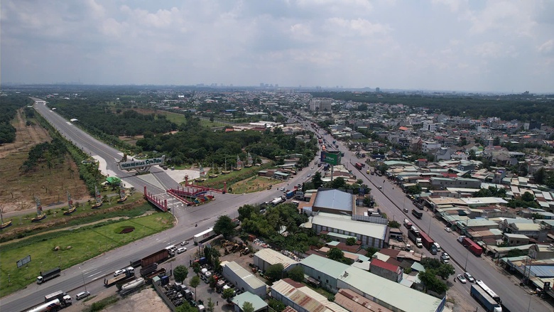 Sửa quốc lộ 51, c&aacute;c phương tiện đi đường n&agrave;o để tr&aacute;nh &ugrave;n tắc?- Ảnh 2.