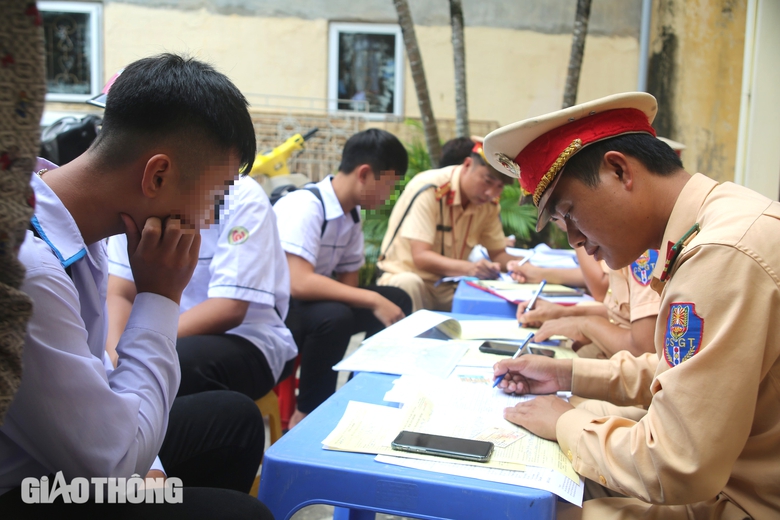 Đừng v&igrave; th&agrave;nh t&iacute;ch m&agrave; để học sinh vi phạm- Ảnh 2.