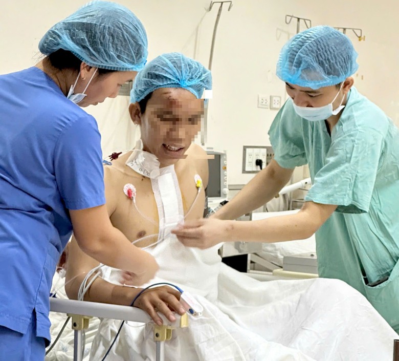 K&iacute;ch hoạt quy tr&igrave;nh b&aacute;o động đỏ li&ecirc;n viện, cấp cứu bệnh nh&acirc;n TNGT vỡ tim- Ảnh 2.