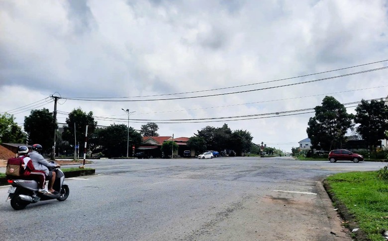 Quảng Trị: Lắp đặt đèn tín hiệu, xóa 7 điểm đen tai nạn giao thông- Ảnh 2. Quảng Trị: Lắp đặt đèn tín hiệu, xóa 7 điểm đen tai nạn giao thông- Ảnh 2.