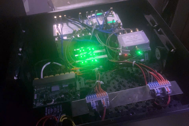 Mật phục bắt t&agrave;i xế &ocirc; t&ocirc; d&ugrave;ng m&aacute;y ph&aacute;t t&aacute;n tin nhắn chiếm đoạt dữ liệu c&aacute; nh&acirc;n- Ảnh 2.