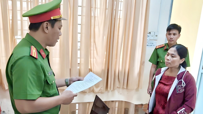 Khởi tố nữ chủ hụi lừa đảo gần 1 tỷ đồng- Ảnh 1. Khởi tố nữ chủ hụi lừa đảo gần 1 tỷ đồng- Ảnh 1.