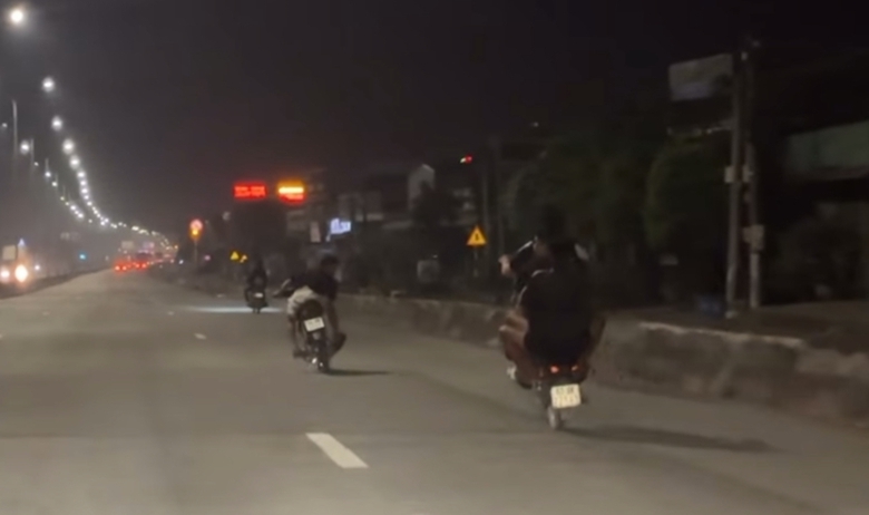 X&aacute;c minh nh&oacute;m người đi xe m&aacute;y lạng l&aacute;ch, bốc đầu tr&ecirc;n QL51- Ảnh 1.