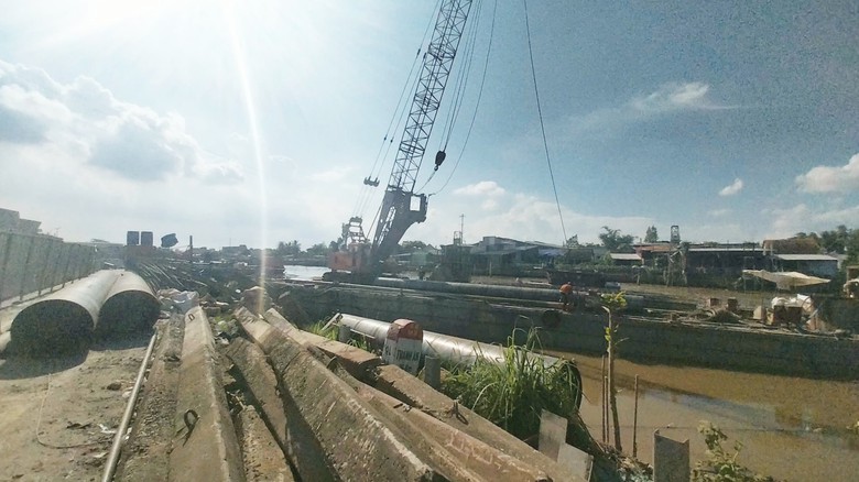 Khắc phục xong đoạn sạt lở tr&ecirc;n quốc lộ 80 trong th&aacute;ng 12- Ảnh 1.