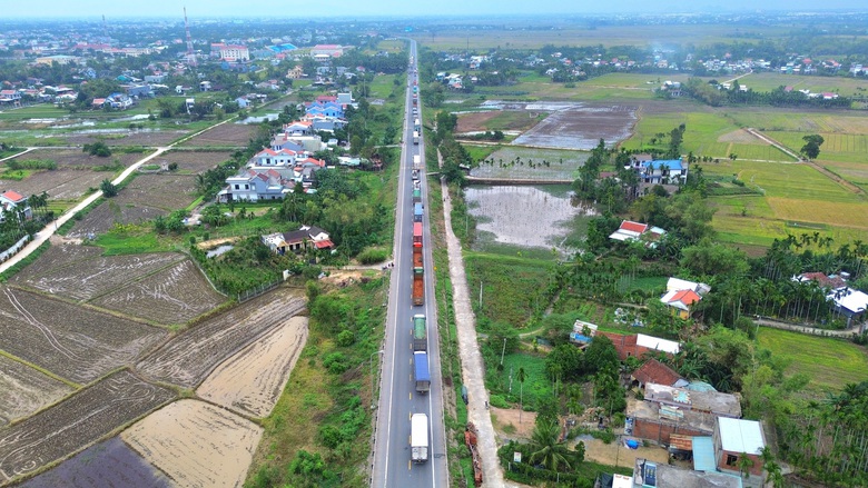 Quảng Nam: &Ocirc; t&ocirc; va chạm xe m&aacute;y tr&ecirc;n quốc lộ, 1 người tử vong tại chỗ- Ảnh 2.