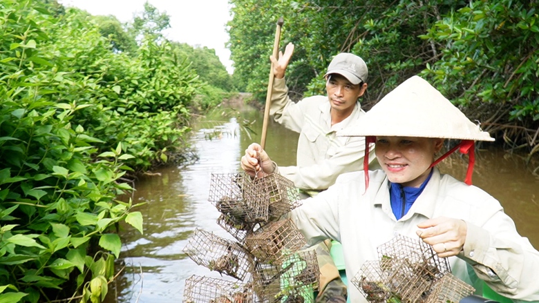 Độc đ&aacute;o nghề săn ch&ugrave; ụ của n&ocirc;ng d&acirc;n C&agrave; Mau- Ảnh 3.
