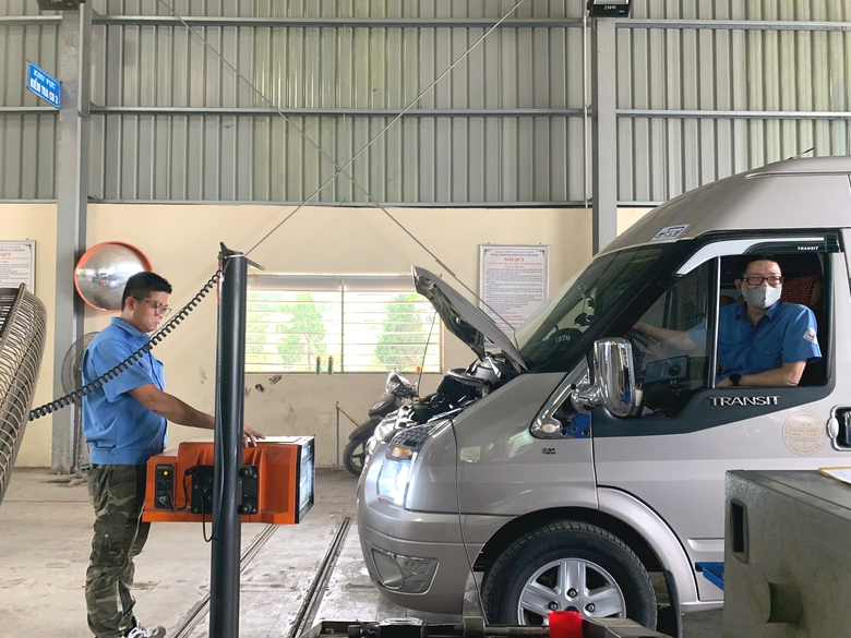 Lắp th&ecirc;m đ&egrave;n sương m&ugrave; ph&iacute;a tr&ecirc;n đ&egrave;n chiếu s&aacute;ng c&oacute; được đăng kiểm?- Ảnh 1.