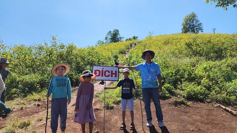 Hoa d&atilde; quỳ rực v&agrave;ng tr&ecirc;n cao nguy&ecirc;n Chư Đăng Ya- Ảnh 13.