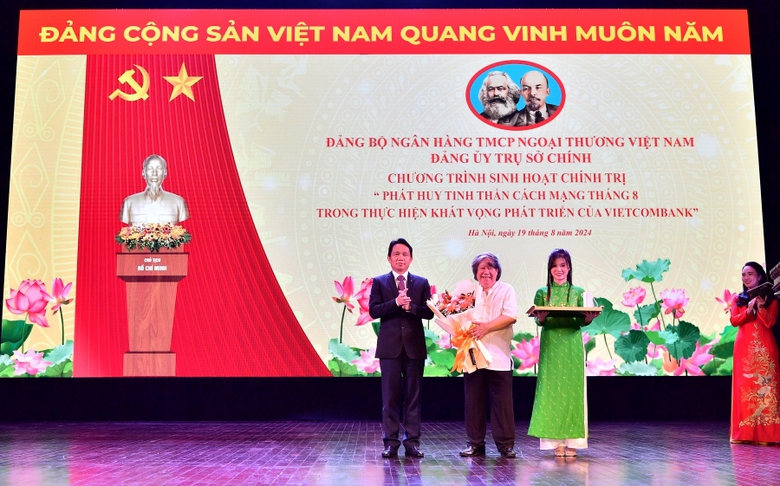 Đảng bộ Vietcombank triển khai hiệu quả c&ocirc;ng t&aacute;c x&acirc;y dựng văn h&oacute;a c&ocirc;ng sở- Ảnh 3.