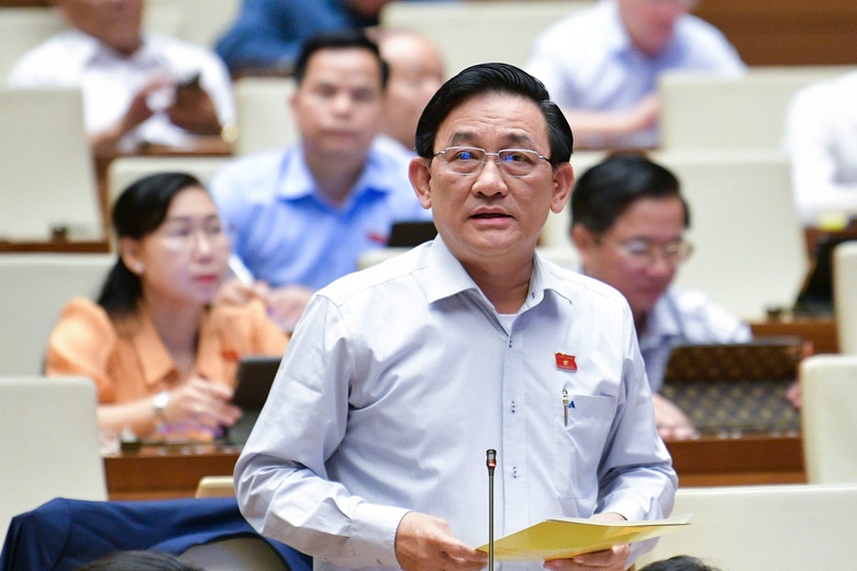 Bộ trưởng Nguyễn Mạnh H&ugrave;ng: T&ocirc;i đi thay k&iacute;nh cận cũng bị hỏi t&ecirc;n, nghề nghiệp- Ảnh 1.