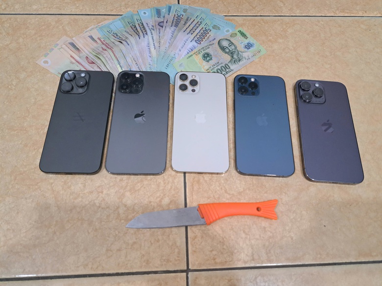 Bắt nhanh kẻ dùng dao đe dọa chủ tiệm, cướp 5 điện thoại di động- Ảnh 2. Bắt nhanh kẻ dùng dao đe dọa chủ tiệm, cướp 5 điện thoại di động- Ảnh 2.