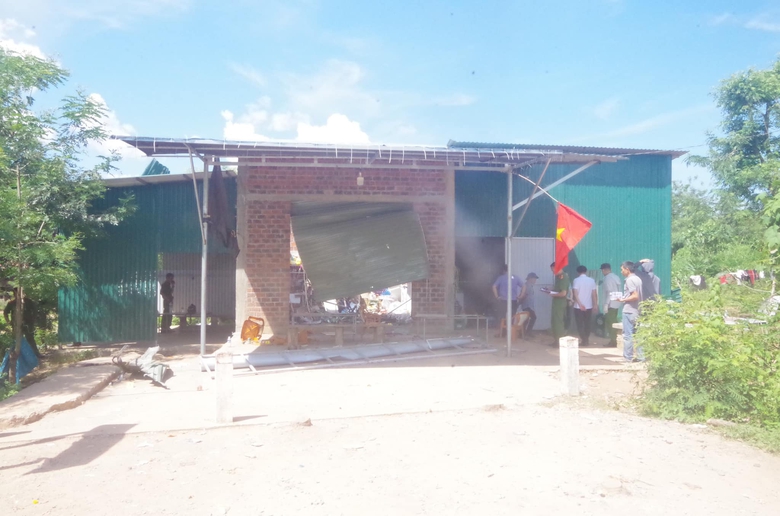 Bị đ&ograve;i nợ, thiếu ni&ecirc;n thu&ecirc; người đ&aacute;nh thuốc nổ qu&aacute;n tạp h&oacute;a l&uacute;c rạng s&aacute;ng- Ảnh 2.