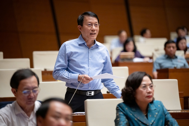 Bộ trưởng Bộ C&ocirc;ng an: C&oacute; tin giả g&acirc;y thiệt hại h&agrave;ng ngh&igrave;n tỷ đồng- Ảnh 1.