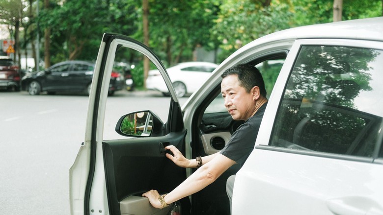 U60 tìm lại đam mê tuổi trẻ sau 8 năm chạy Grab- Ảnh 1. U60 tìm lại đam mê tuổi trẻ sau 8 năm chạy Grab- Ảnh 1.