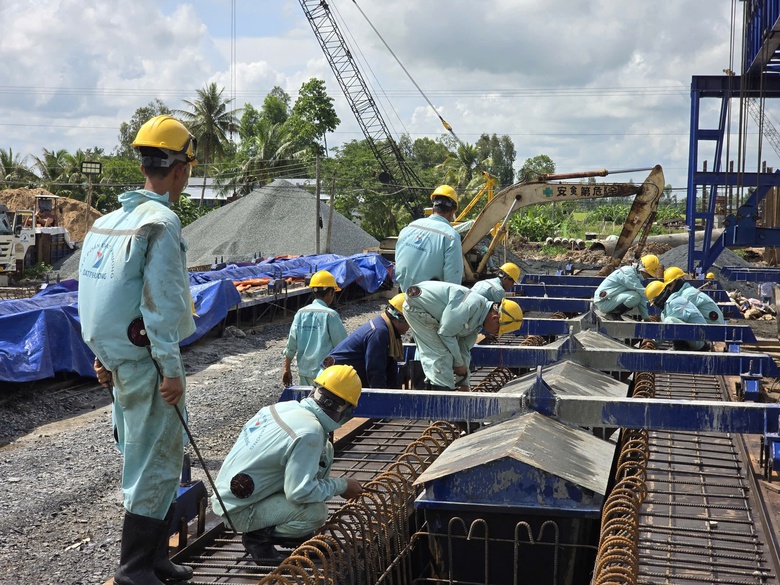 Th&uacute;c nh&agrave; thầu b&aacute;m s&aacute;t kế hoạch thi c&ocirc;ng cao tốc Ch&acirc;u Đốc - Cần Thơ - S&oacute;c Trăng- Ảnh 2.