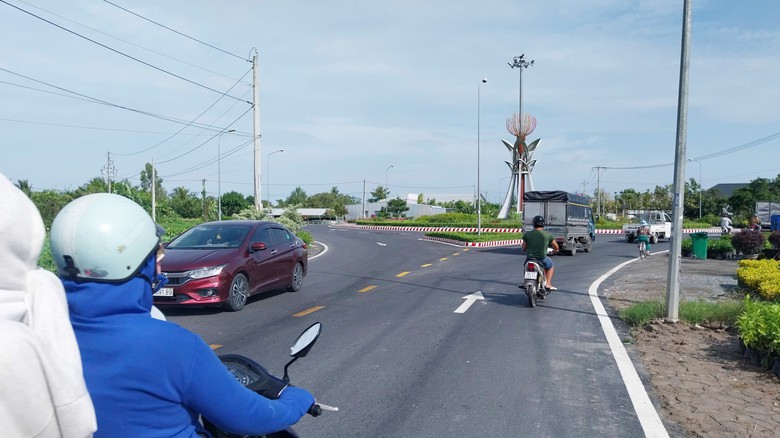 Đồng Tháp: Thảm nhựa bằng phẳng đường đầu cầu Sa Đéc 2- Ảnh 3. Đồng Tháp: Thảm nhựa bằng phẳng đường đầu cầu Sa Đéc 2- Ảnh 3.