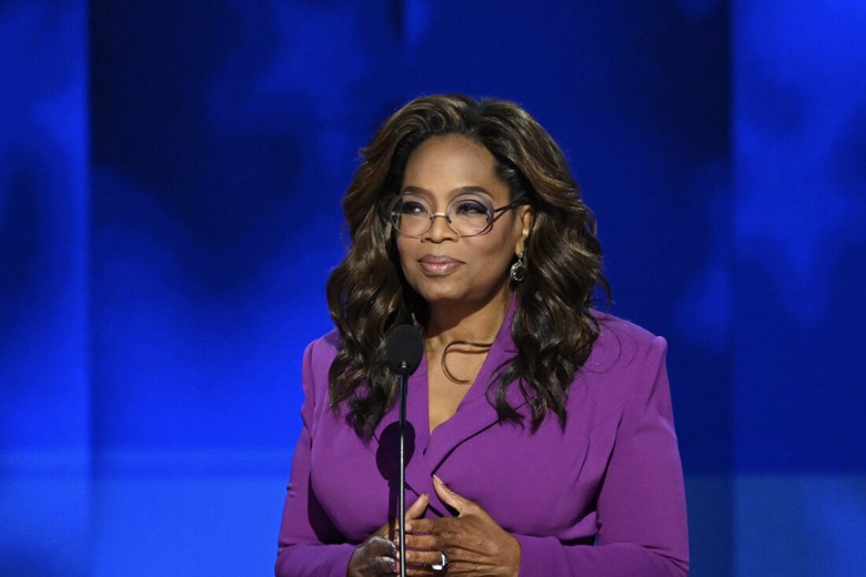 Nữ ho&agrave;ng truyền h&igrave;nh Oprah Winfrey n&oacute;i g&igrave; về tin đồn nhận 1 triệu đ&ocirc; từ b&agrave; Kamala Harris?- Ảnh 1.
