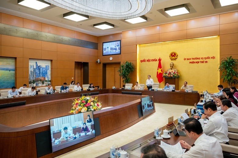 Chủ tịch Quốc hội: Trung ương phải gương mẫu đi đầu trong tinh giản bộ m&aacute;y- Ảnh 2.