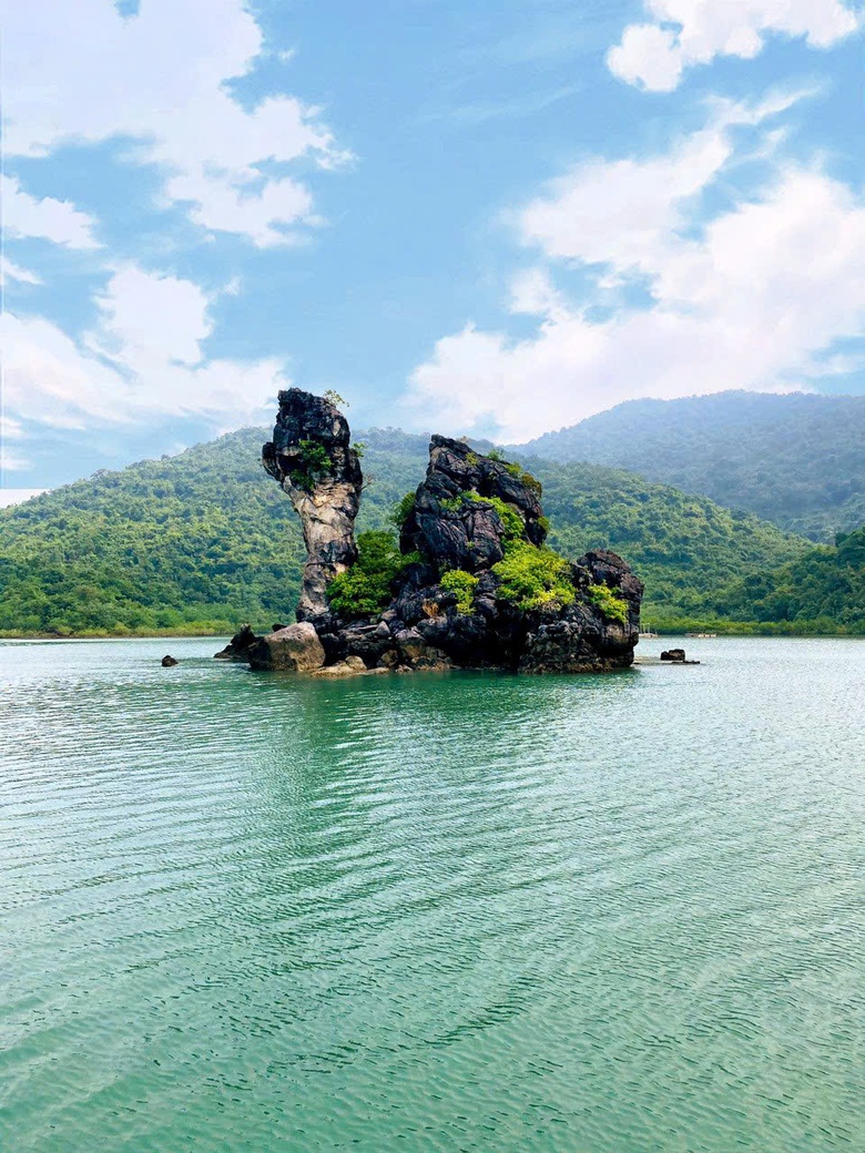 Quảng Ninh đánh thức tiềm năng vịnh Bái Tử Long- Ảnh 2. Quảng Ninh đánh thức tiềm năng vịnh Bái Tử Long- Ảnh 2.